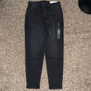 NWT American Eagle Curvy High-Rise Jeans!